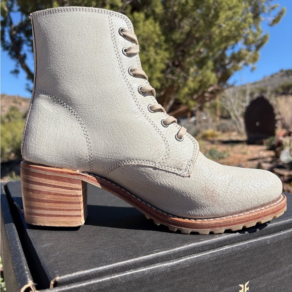 FRYE Sabrina 6G Lace Up Boots - Picture 3 of 16